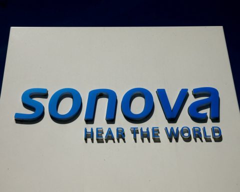 Sonova, a Swiss startup, recently unveiled a new hearing aid powered by AI to improve speech clarity from background noise.